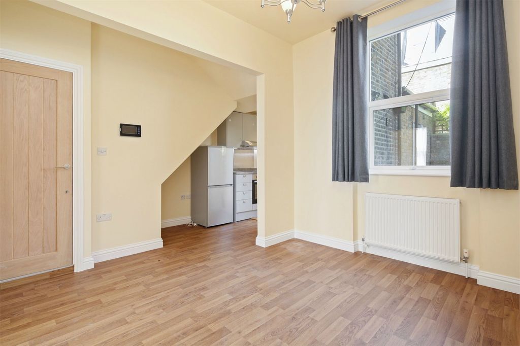Property photo 2 of 10 2