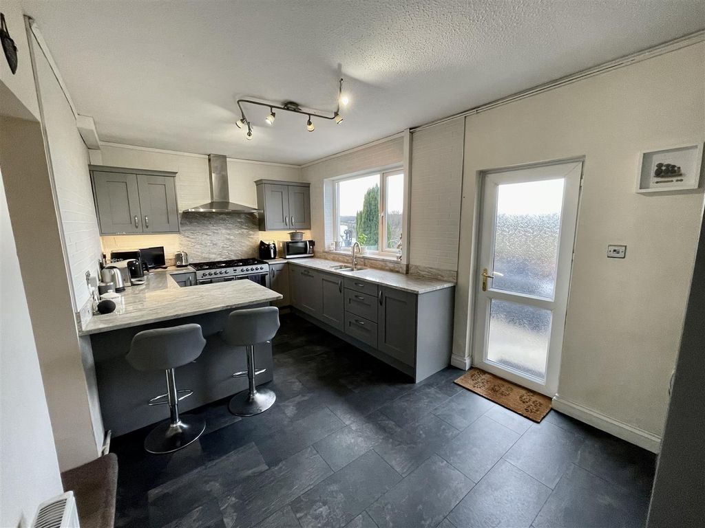Property photo 3 of 21 Kitchen