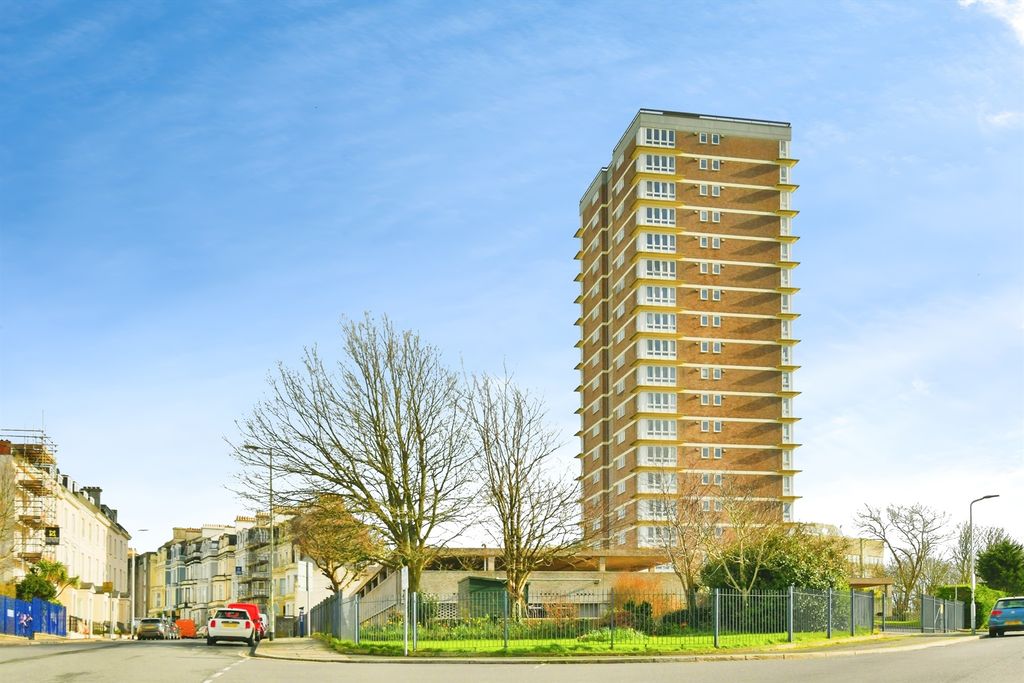 Property photo 1 of 17