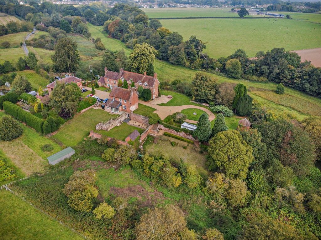 Property photo 3 of 32 Setting