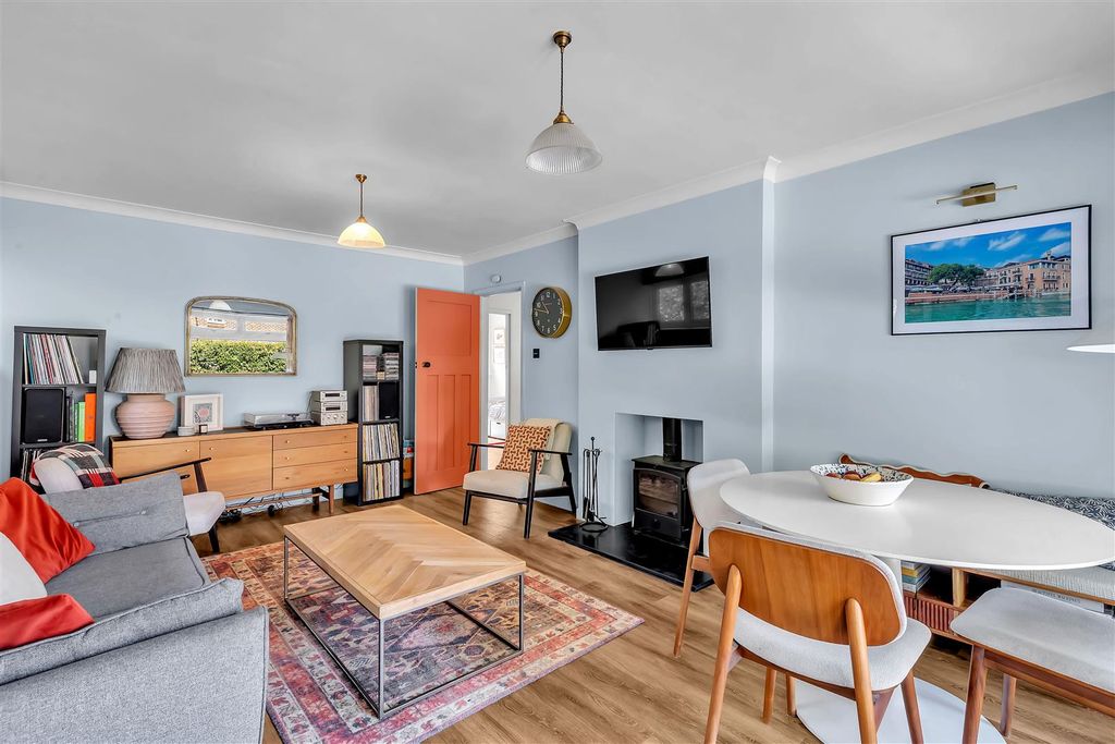 Property photo 3 of 18 Lounge Diner 1B.Jpg