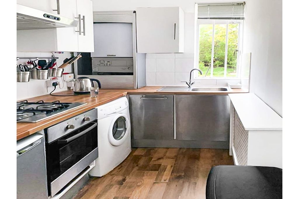 Property photo 3 of 17 Kitchen