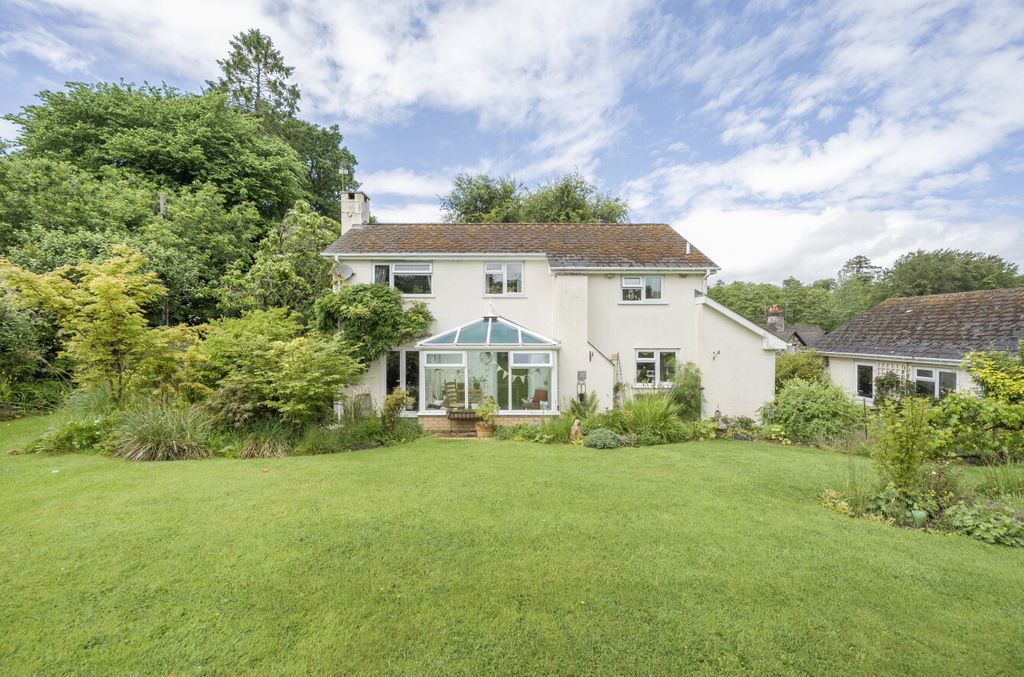 Property photo 1 of 28 Beech Tree House