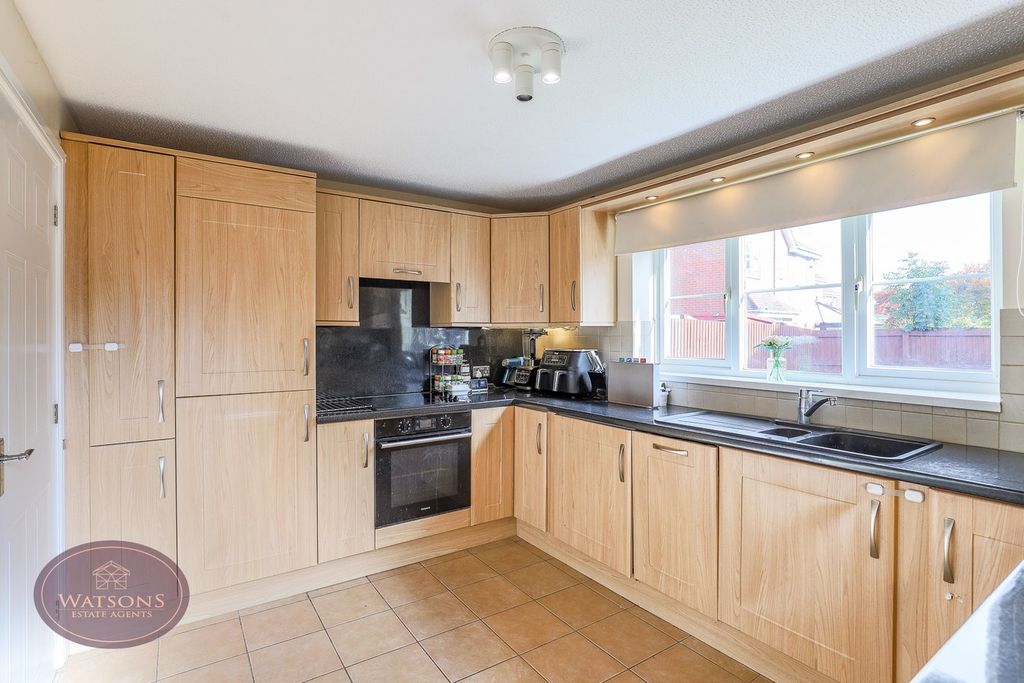 Property photo 2 of 28