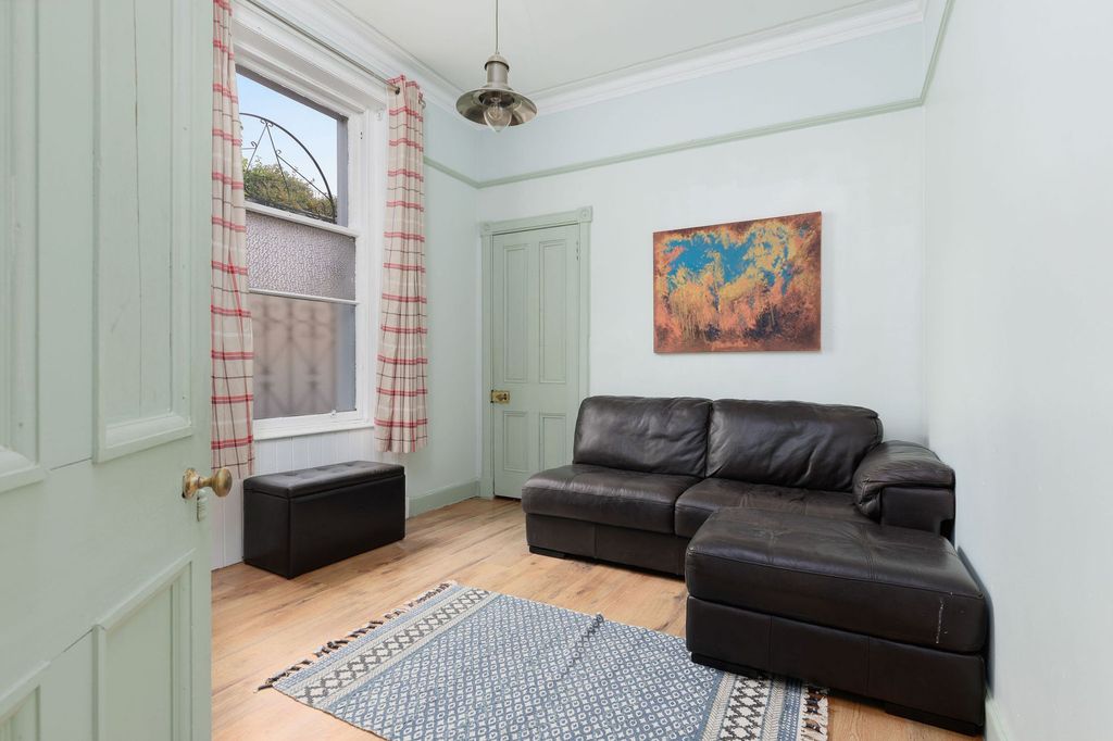 Property photo 2 of 25