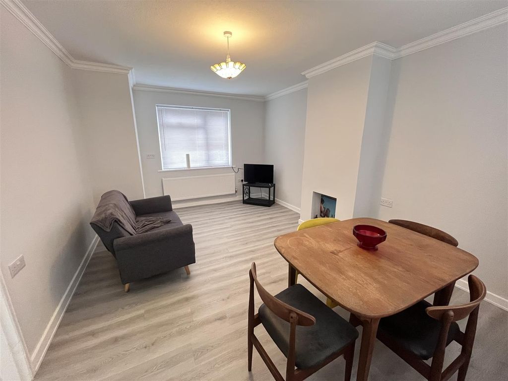 Property photo 3 of 10 Sitting Room