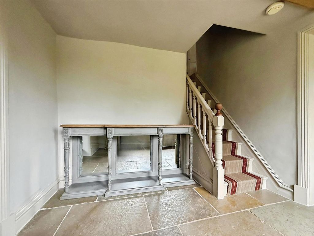 Property photo 2 of 23 Entrance Hall