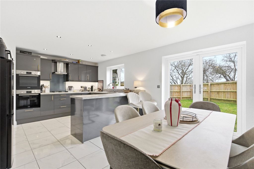 Property photo 2 of 36 Picture No. 15