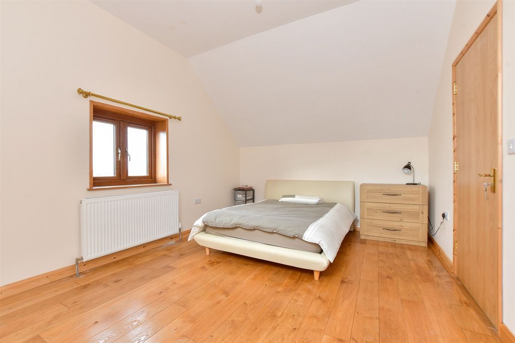 Property photo 3 of 11 Bedroom 1