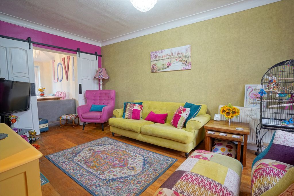 Property photo 2 of 19 Picture No. 23