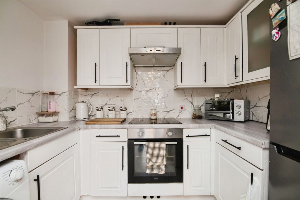 Property photo 2 of 14