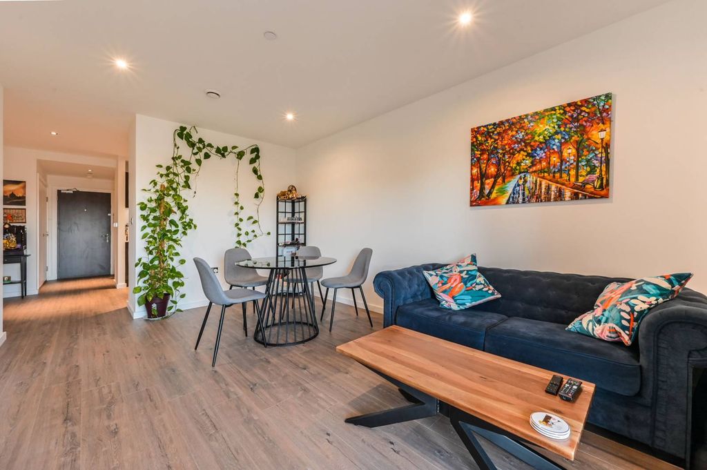 Property photo 3 of 8