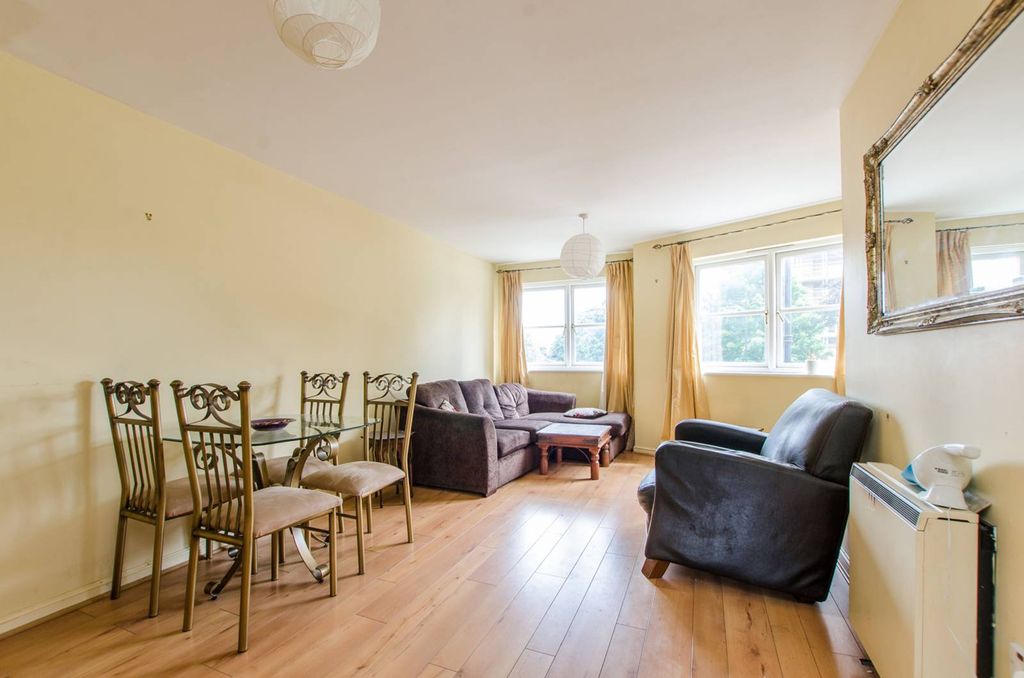 Property photo 2 of 8
