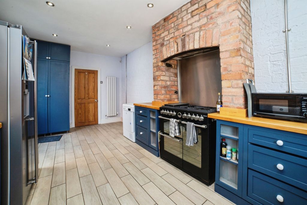 Property photo 2 of 17