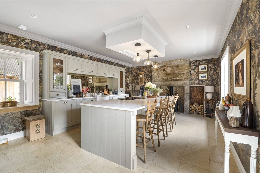 Property photo 3 of 42 Cairnton House