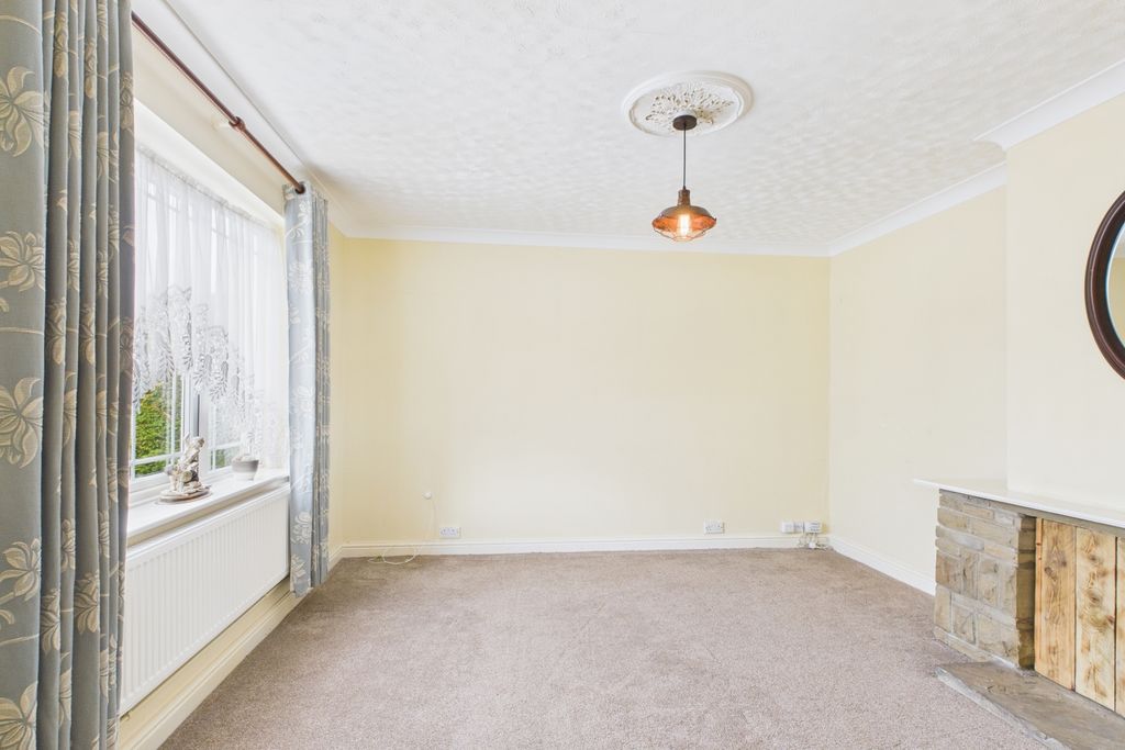 Property photo 2 of 24 Front Room