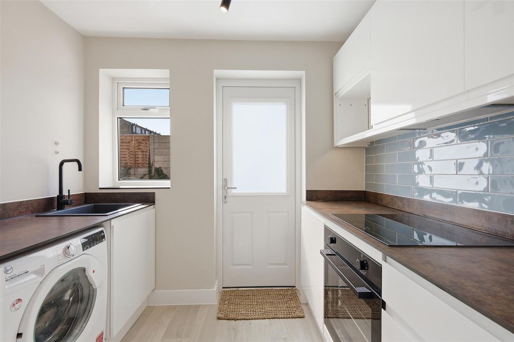 Property photo 1 of 17 4