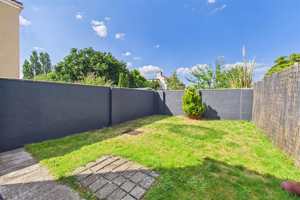 Property photo 2 of 11