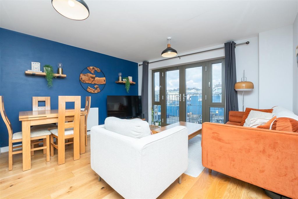 Property photo 2 of 22 36-Hope-Quay-Bs1-6Zh-7.Jpg