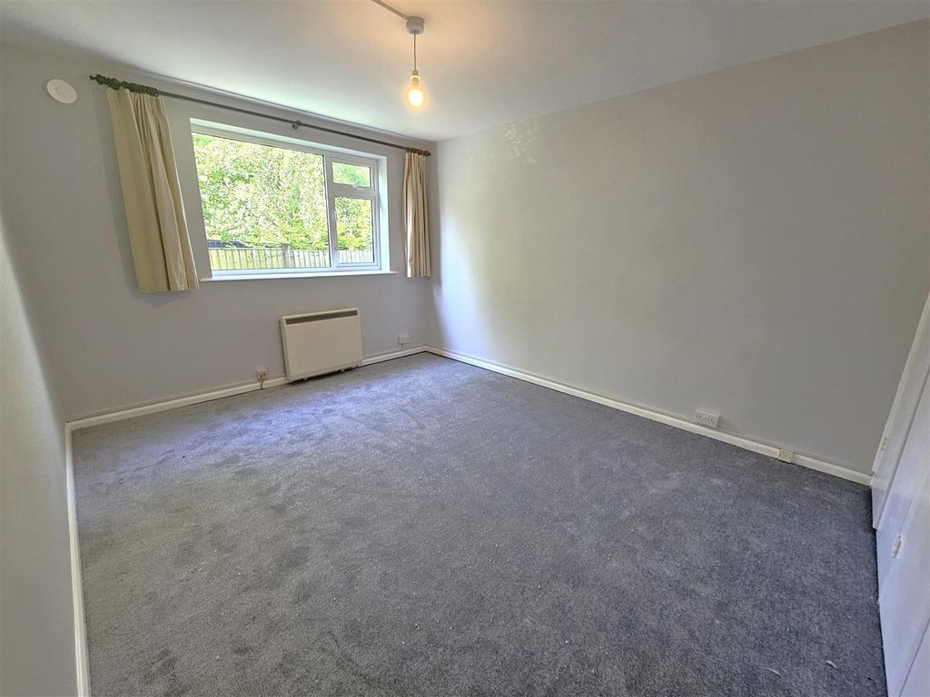 Property photo 2 of 14 Main Bedroom.Jpg