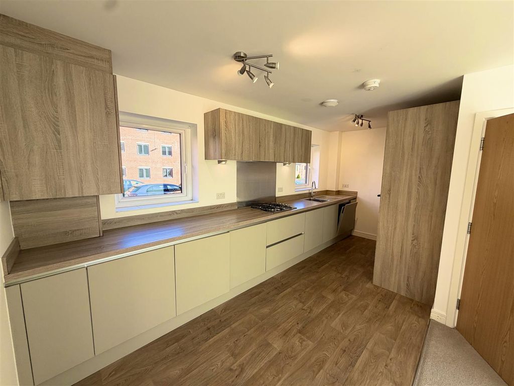 Property photo 2 of 10 Kitchen