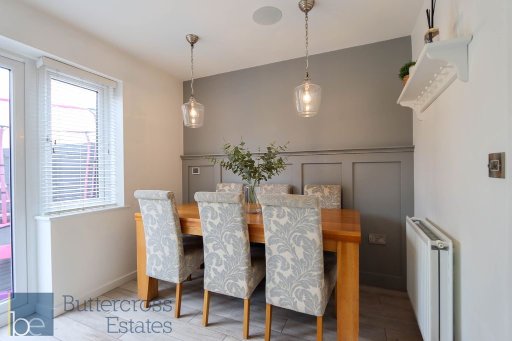 Property photo 3 of 19 Diner