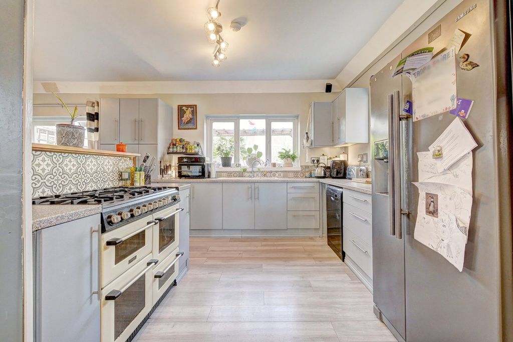 Property photo 3 of 38