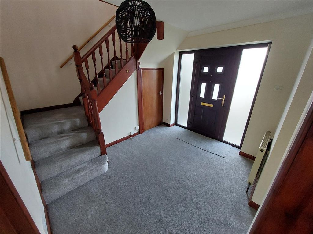 Property photo 2 of 15 Hallway