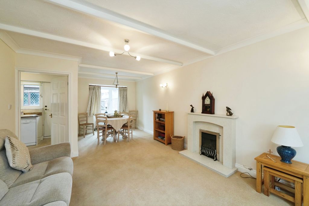 Property photo 3 of 9 Lounge