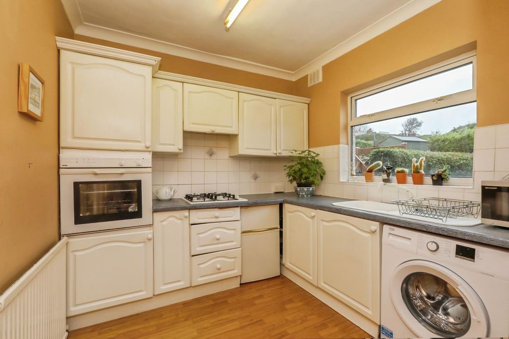 Property photo 2 of 17 Kitchen