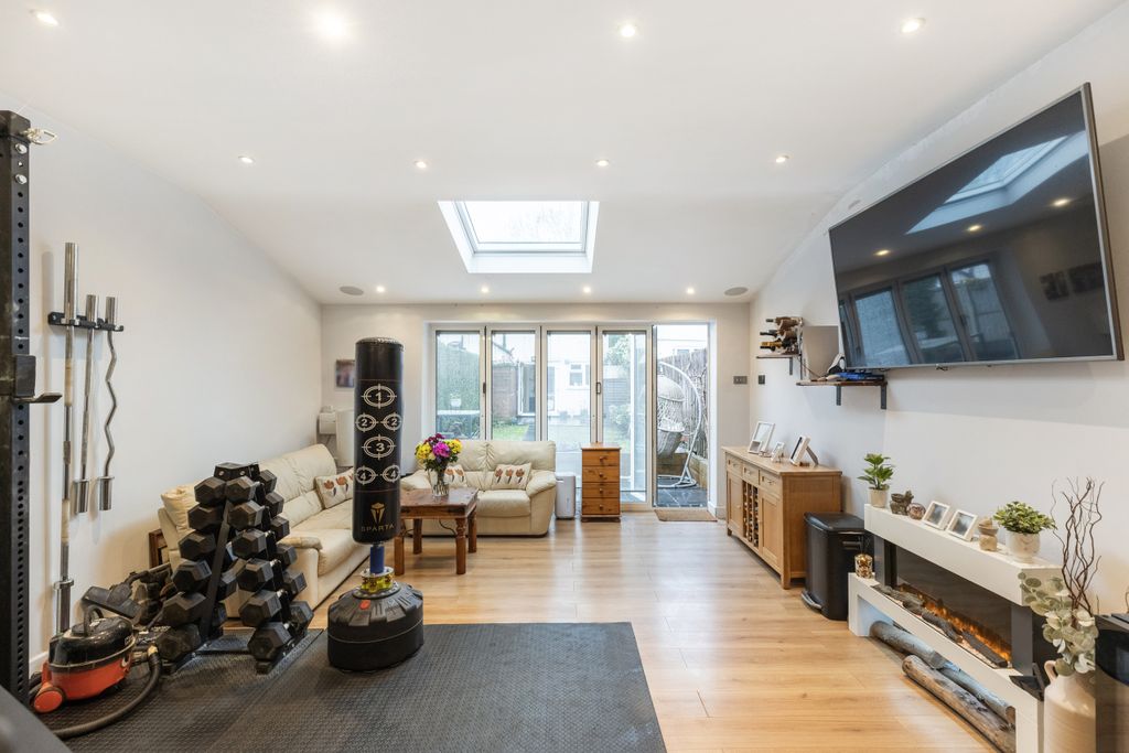 Property photo 2 of 12 R6M21126-Hdr