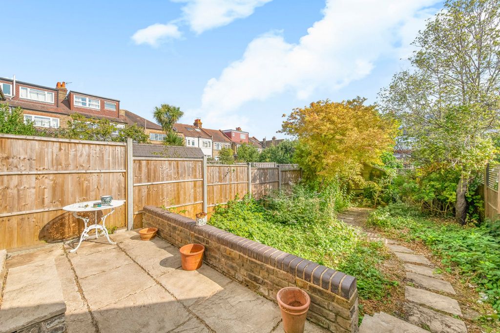 Property photo 2 of 25