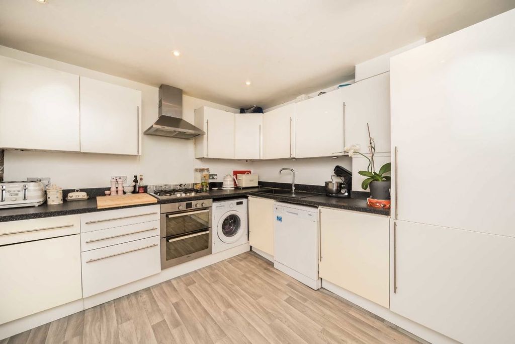 Property photo 3 of 5