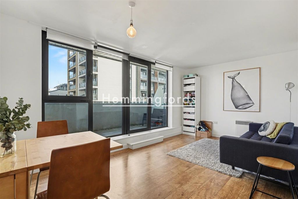 Property photo 3 of 15 Palmers Road E2-4.Jpg