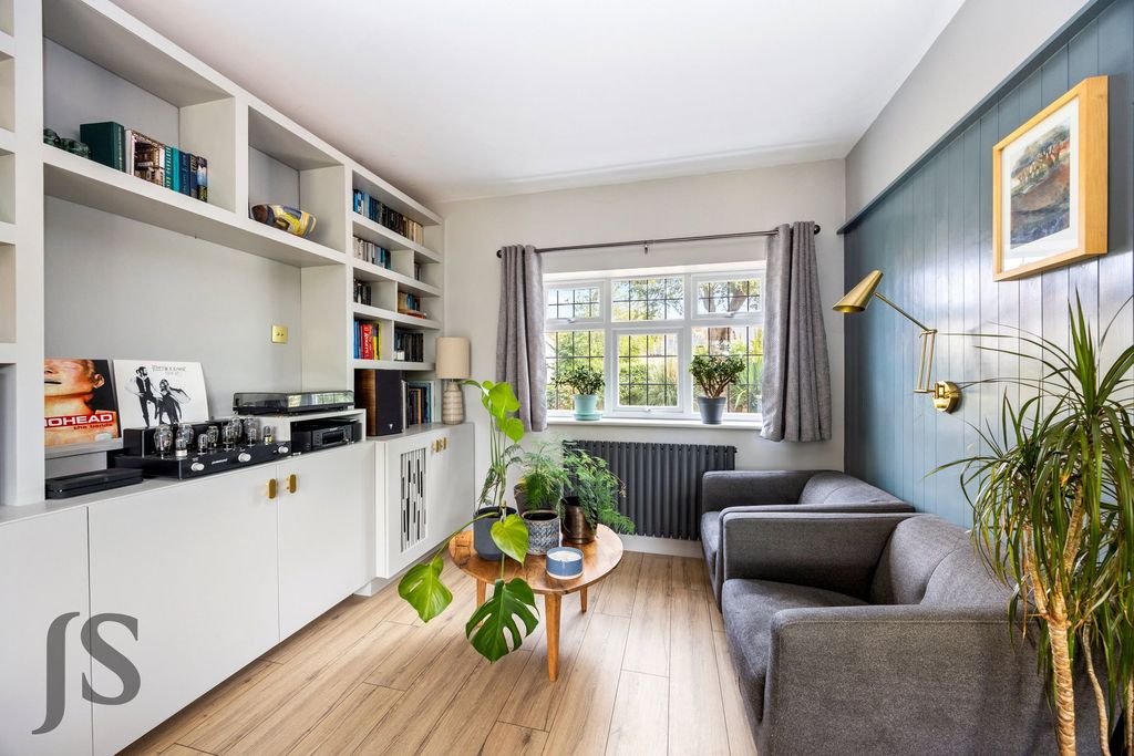 Property photo 3 of 28