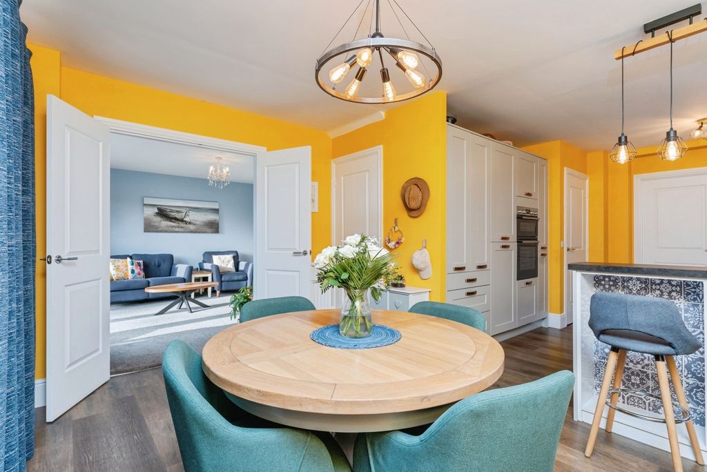 Property photo 3 of 24 Dining Area