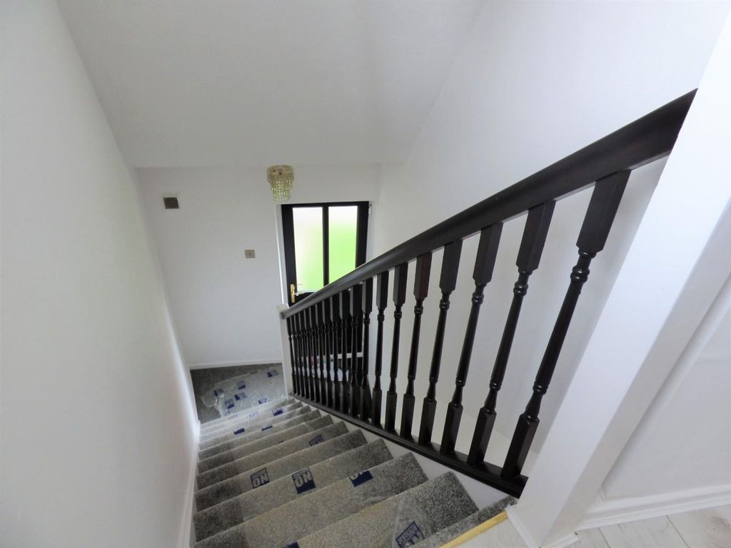 Property photo 2 of 8 Entrance Hall.Jpg