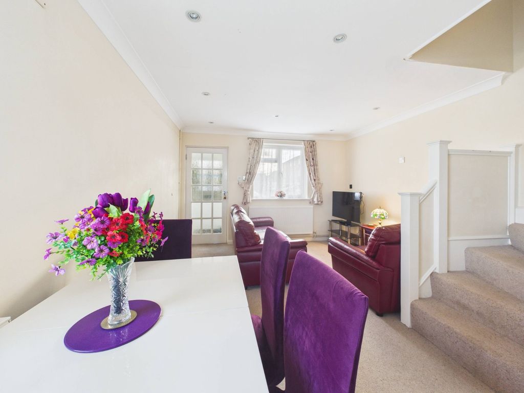 Property photo 3 of 9 Dining