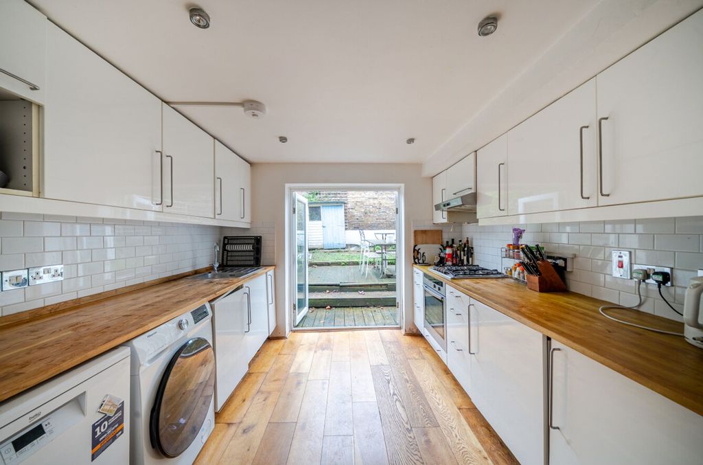 Property photo 3 of 14 Kitchen