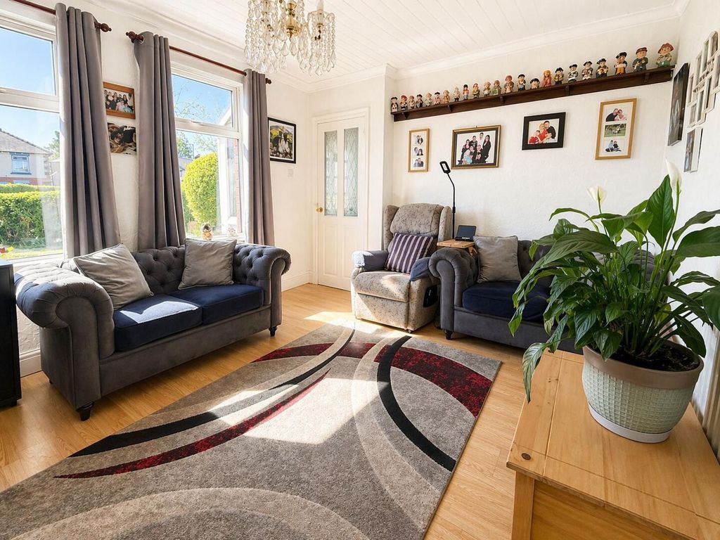 Property photo 3 of 18 Living Room