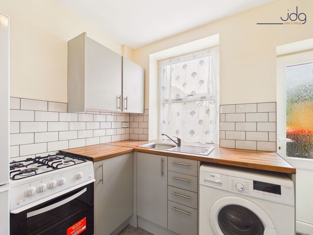 Property photo 3 of 14 Kitchen