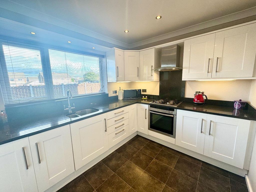 Property photo 2 of 16 Kitchen