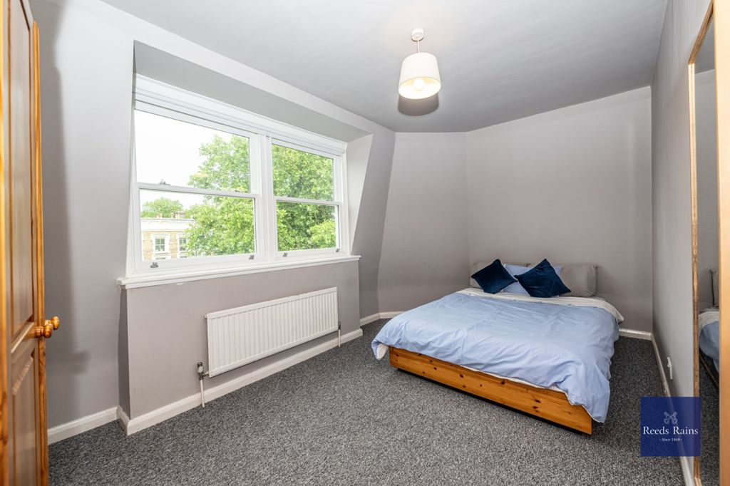 Property photo 3 of 10 Bedroom