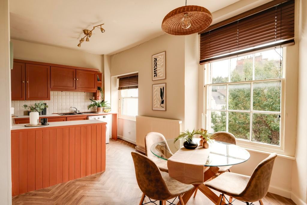 Property photo 2 of 25 Kitchen