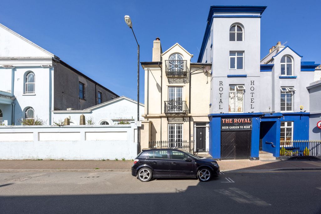 Property photo 1 of 30