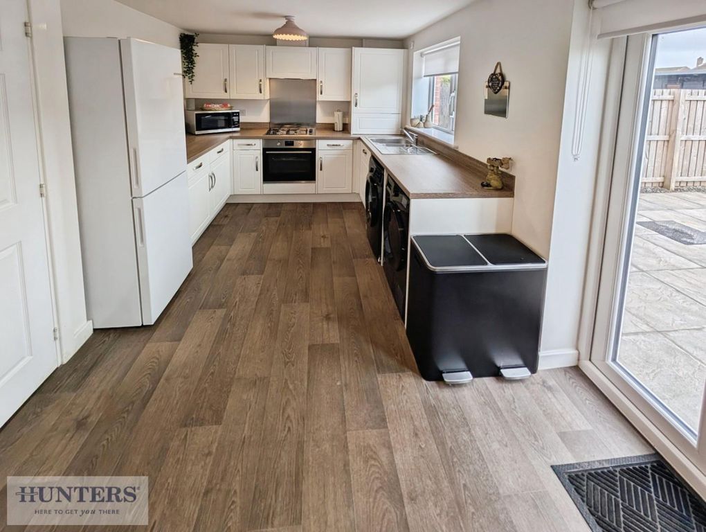 Property photo 2 of 14 Dining Kitchen