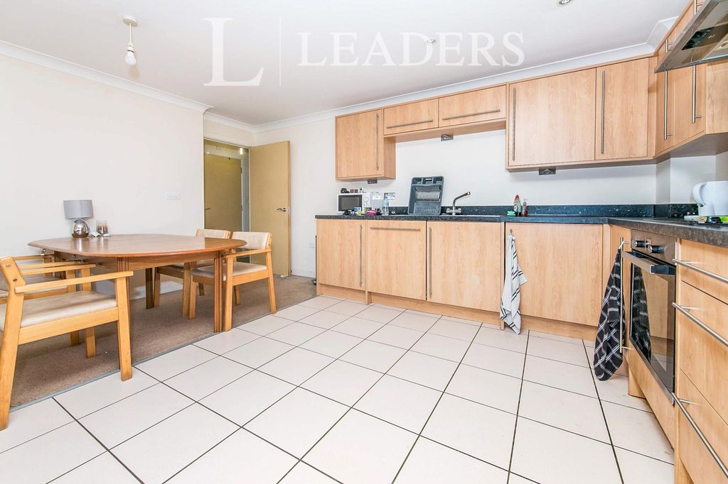 Property photo 3 of 8 Kitchen