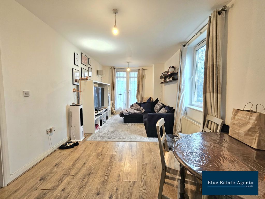 Property photo 2 of 12 Lounge