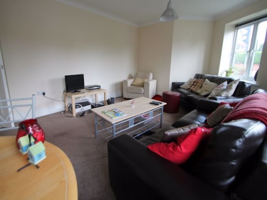 Property photo 1 of 28 Spacious And Bright Living Room With Comfortable S...