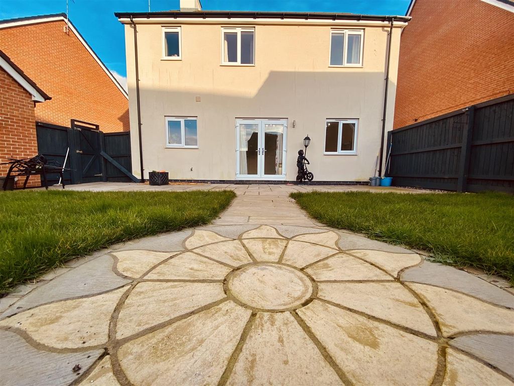 Property photo 2 of 20